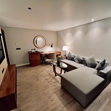 The Elite Narasapura, A Member Of Radisson Individuals Hotel Buitenkant foto