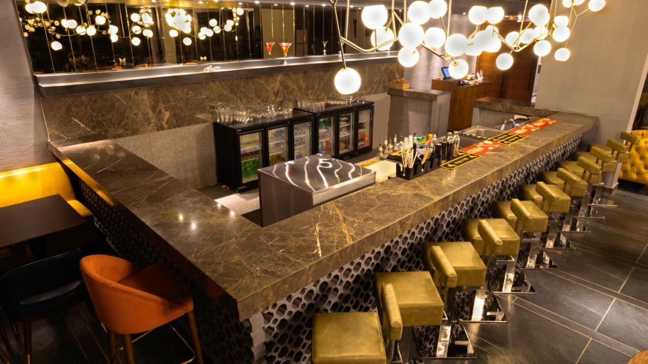 The Elite Narasapura, A Member Of Radisson Individuals Hotel Buitenkant foto