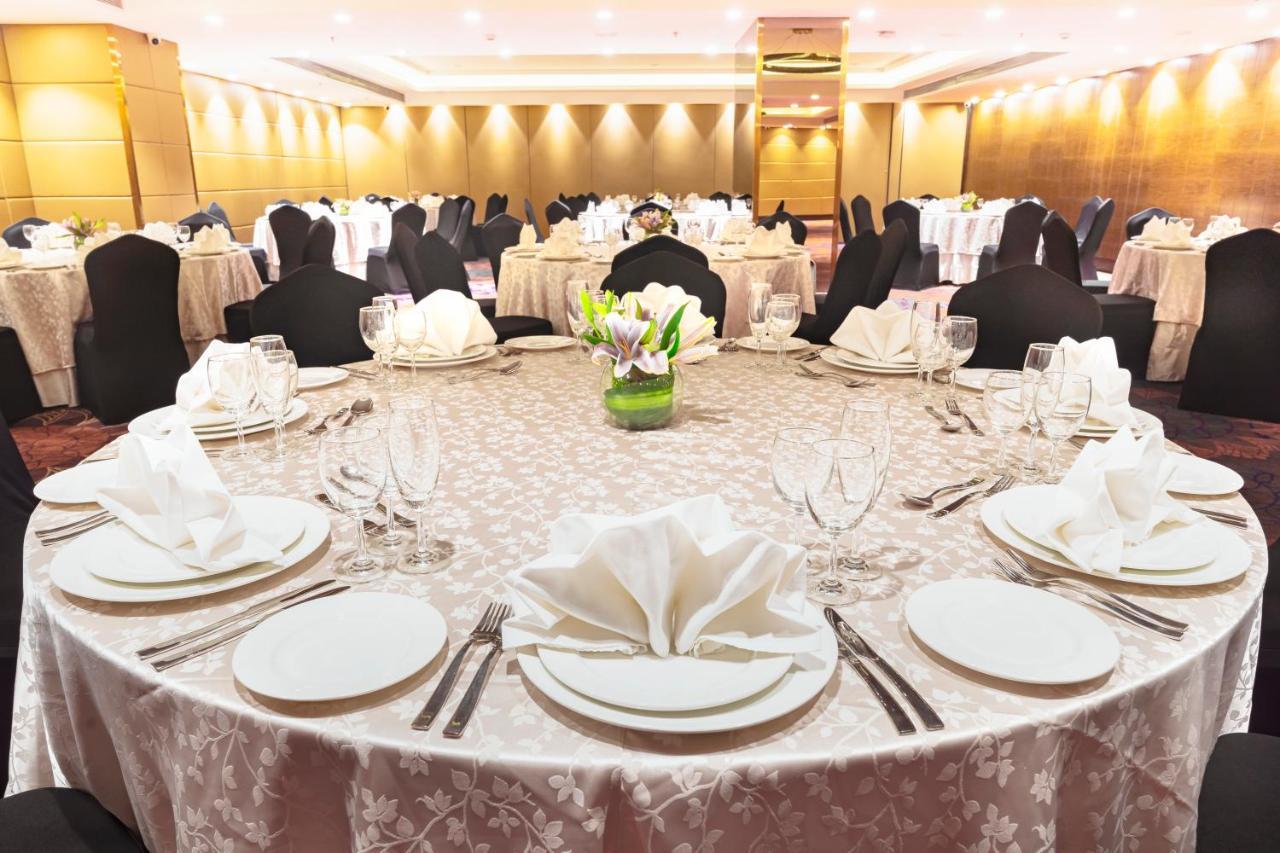 The Elite Narasapura, A Member Of Radisson Individuals Hotel Buitenkant foto