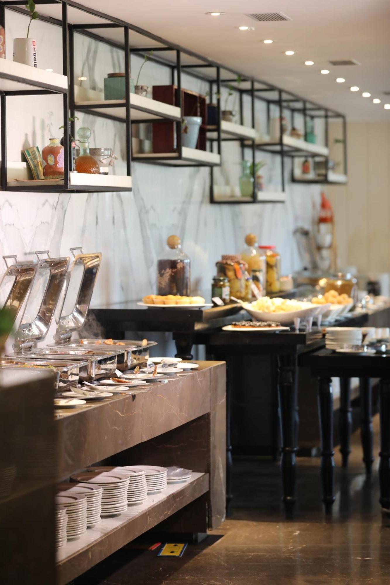 The Elite Narasapura, A Member Of Radisson Individuals Hotel Buitenkant foto