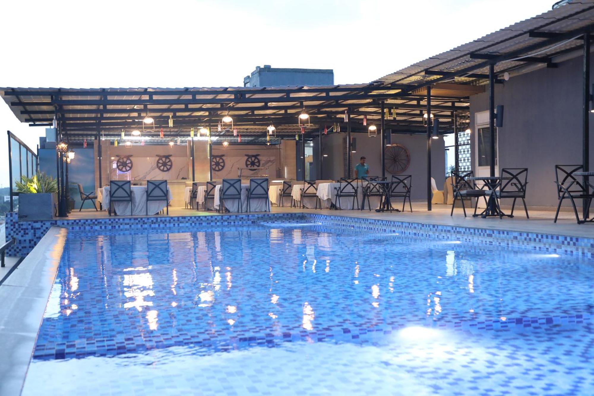 The Elite Narasapura, A Member Of Radisson Individuals Hotel Buitenkant foto