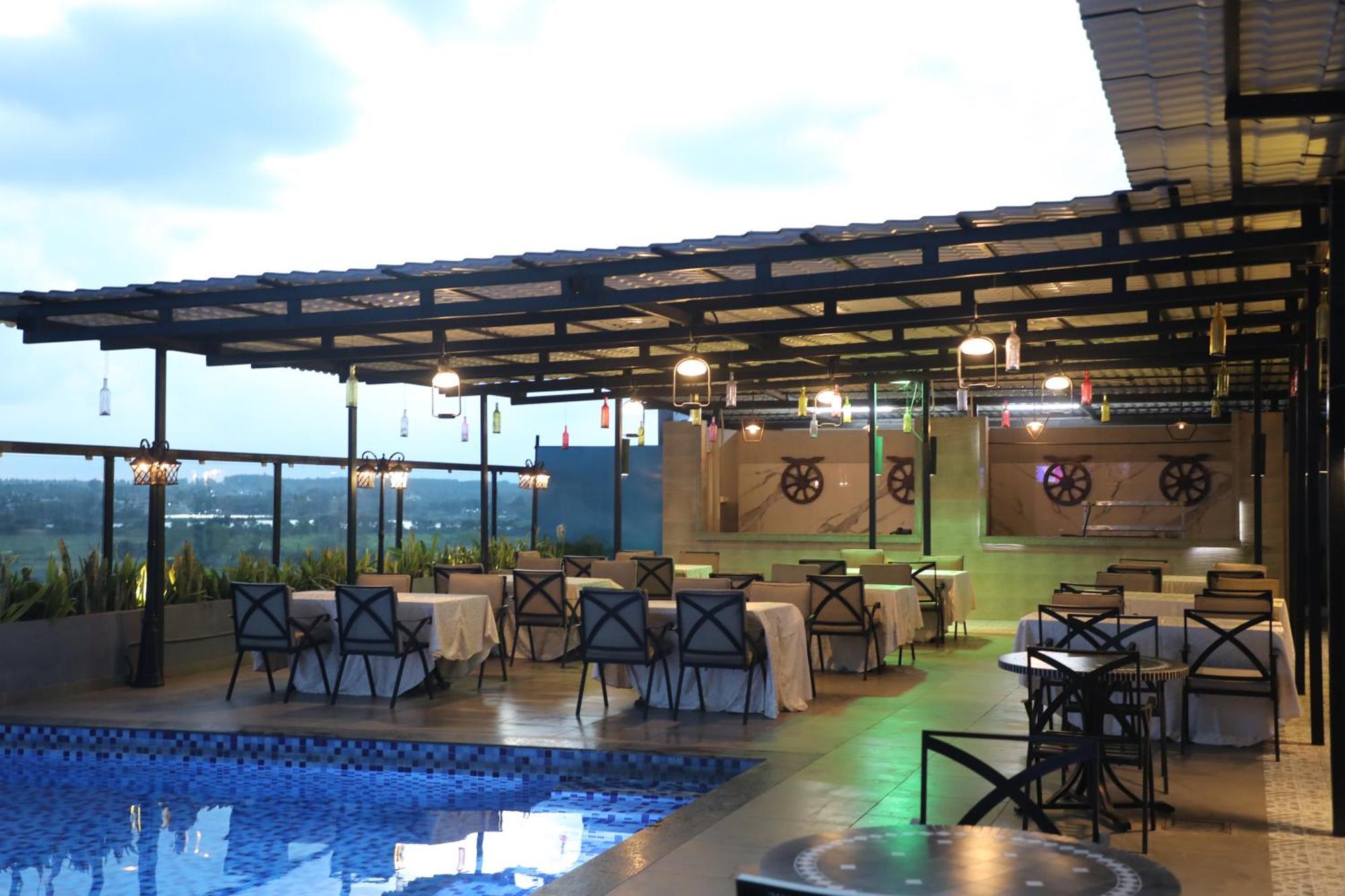 The Elite Narasapura, A Member Of Radisson Individuals Hotel Buitenkant foto